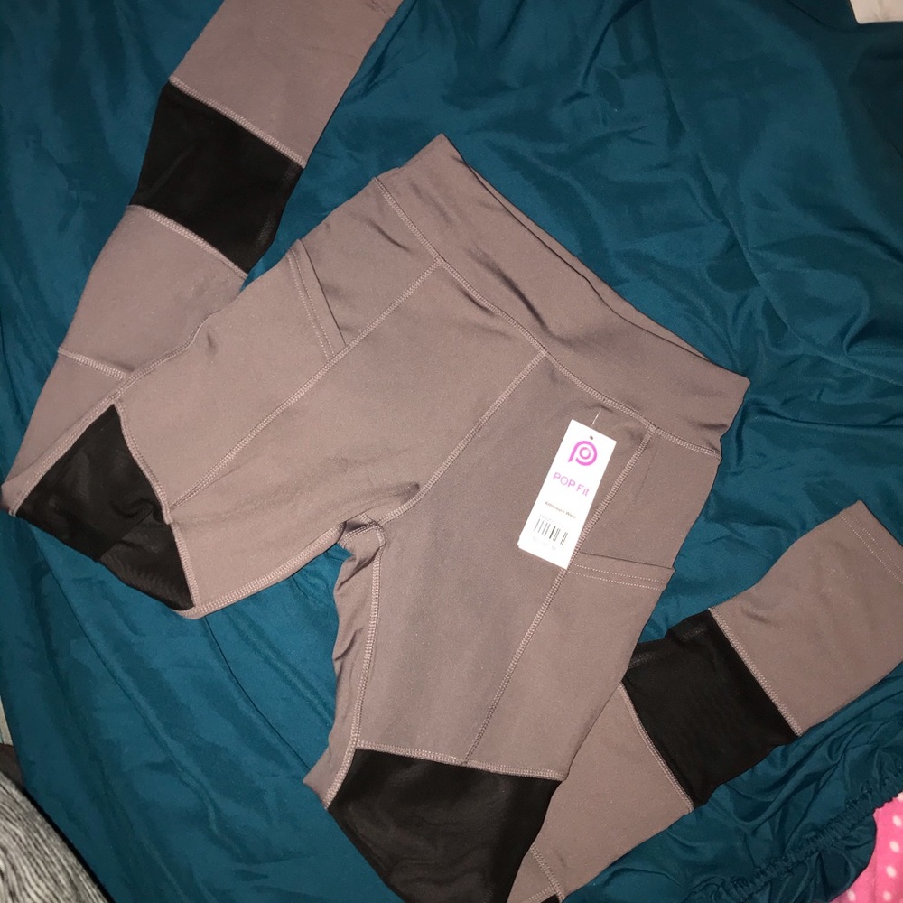New with tags! Pop fit leggings